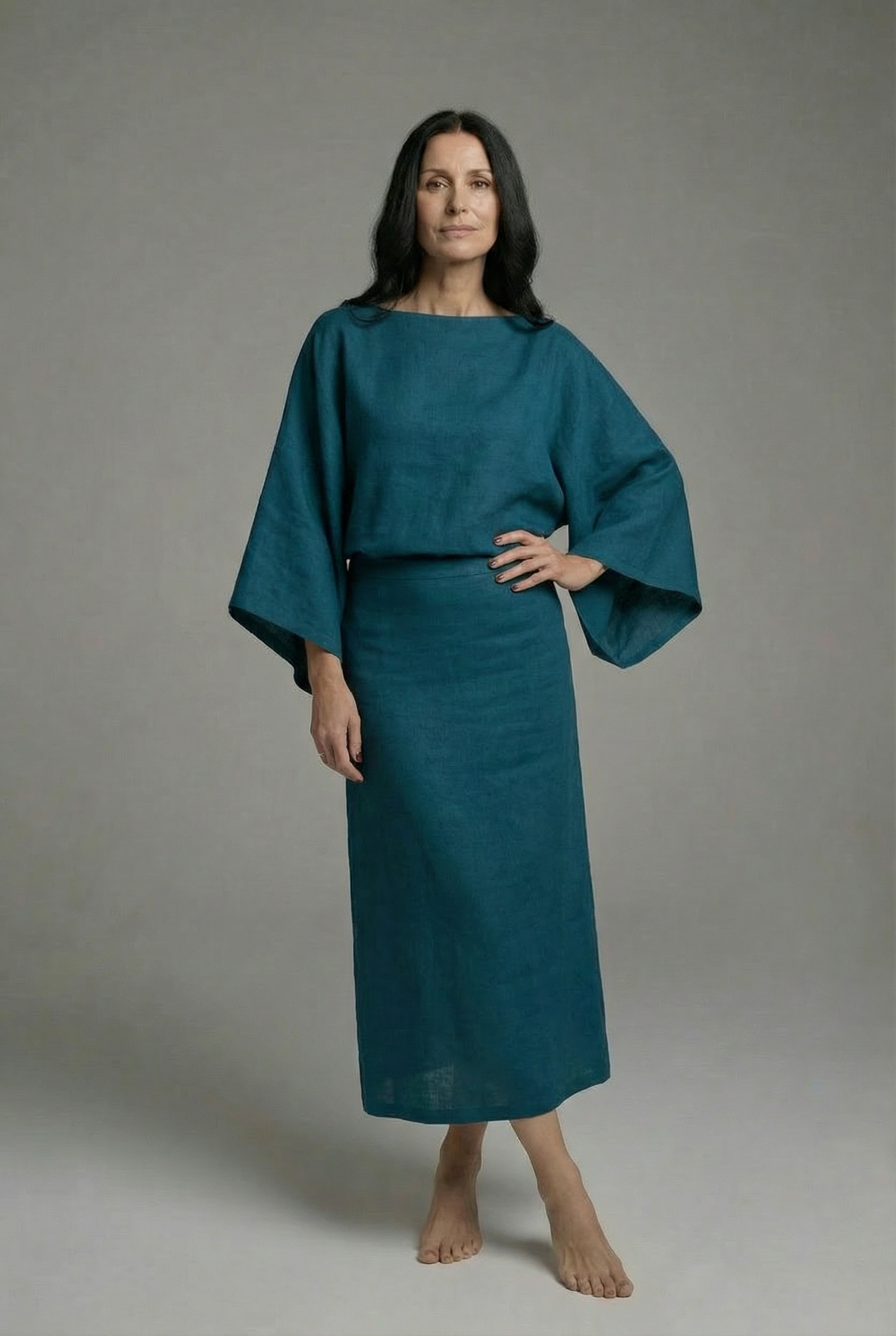 Turquoise kimono midi dress with tie waist and wide sleeves, round neckline.